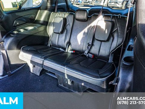 Used 2025 Chrysler Pacifica Limited image 23