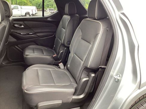 Used 2023 Chevrolet Traverse Premier FWD image 13