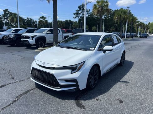 Used 2025 Toyota Corolla SE FWD image 5