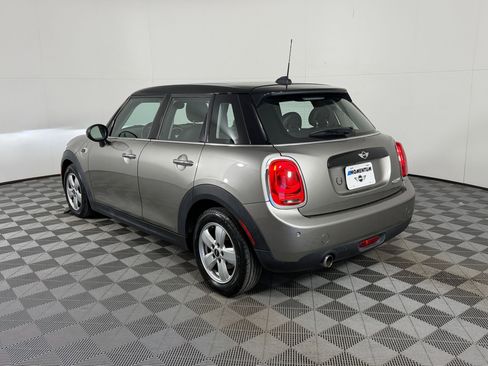 Used 2018 MINI Cooper 4-Door Hardtop FWD image 3