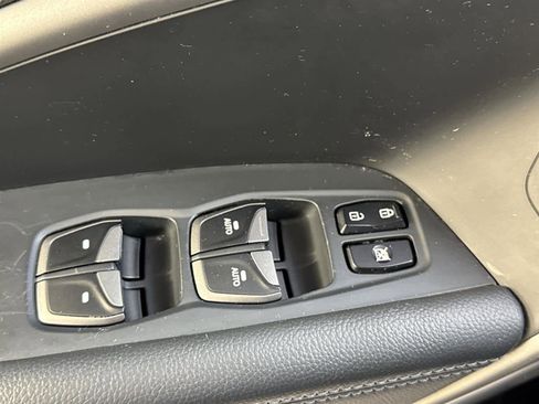 Used 2016 Hyundai Santa Fe Limited image 22