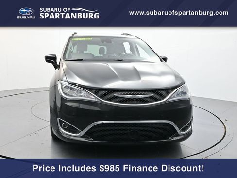 Used 2017 Chrysler Pacifica Touring-L Plus w/ Advanced Safetytec Group image 3