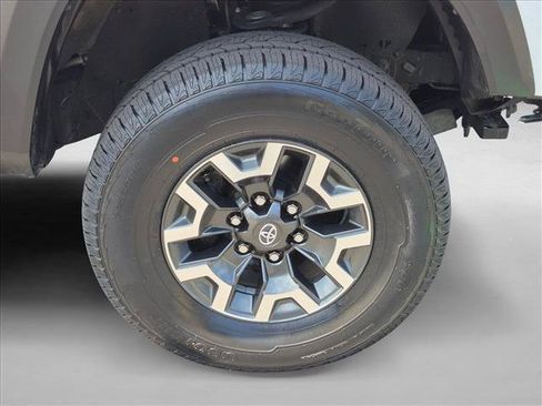 Certified 2023 Toyota Tacoma TRD Off-Road AWD/4WD image 22
