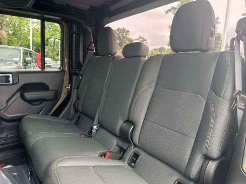 New 2025 Jeep Gladiator Sport image 18