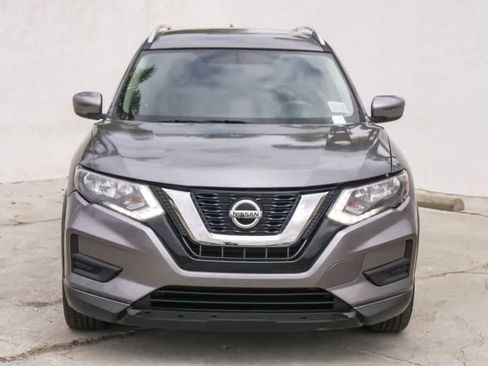 Used 2018 Nissan Rogue SV FWD image 2