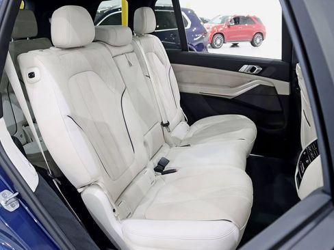 Used 2022 BMW X7 M50i AWD/4WD image 34