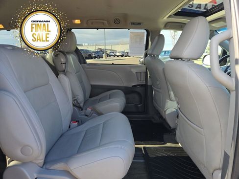 Used 2017 Toyota Sienna XLE image 17