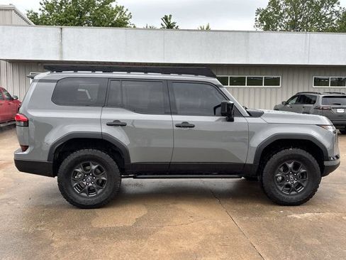 Used 2024 Lexus GX 550 AWD/4WD image 2