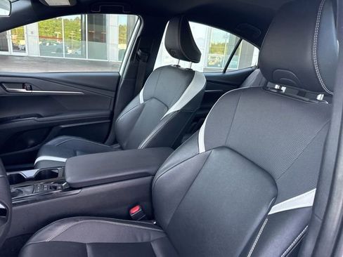 Used 2025 Toyota Camry SE image 18