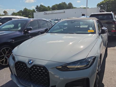 Used 2024 BMW 430i Convertible w/ M Sport Package RWD image 3