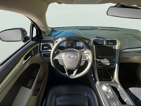 Used 2020 Ford Fusion SE image 12