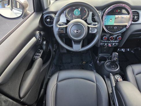 Used 2022 MINI Cooper 4-Door Hardtop image 12