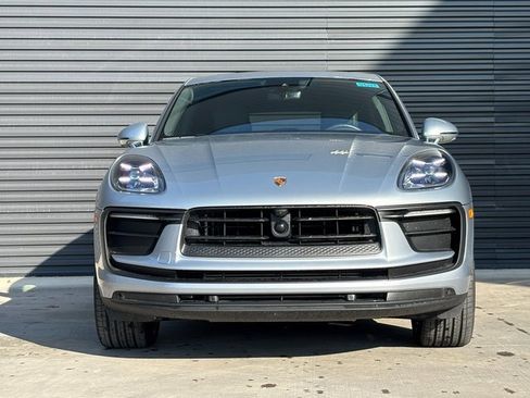 Certified 2025 Porsche Macan image 10
