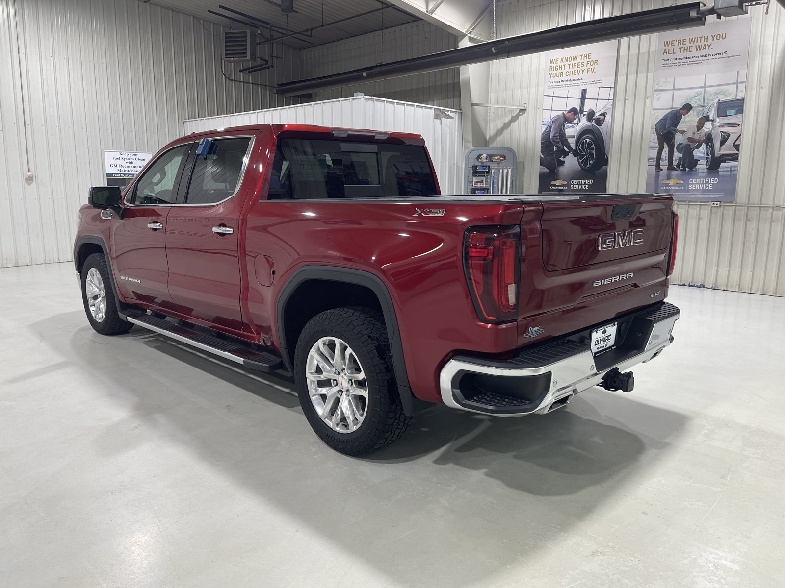 Used 2021 GMC Sierra 1500 SLT w/ SLT Premium Plus Package AWD/4WD image 6
