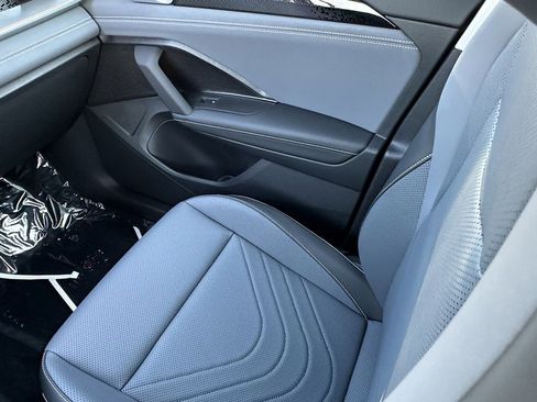 New 2025 Volkswagen Tiguan SE image 14