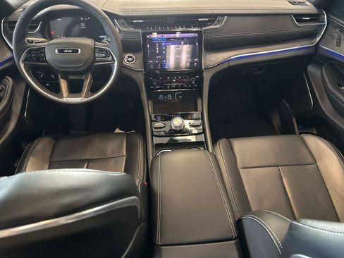 Used 2025 Jeep Grand Cherokee L Overland w/ Luxury Tech Group IV image 17