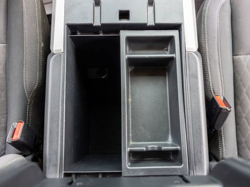 Used 2022 Nissan Titan SV w/ SV Convenience Package image 33