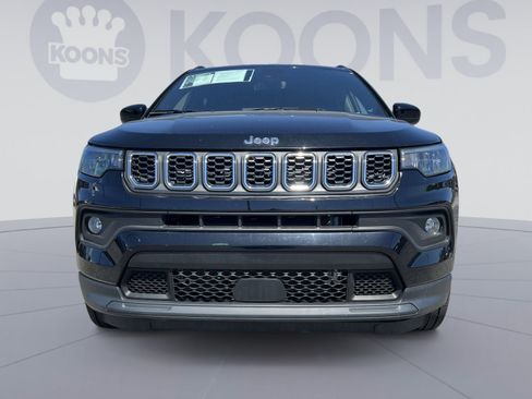 Used 2024 Jeep Compass Latitude AWD/4WD image 11