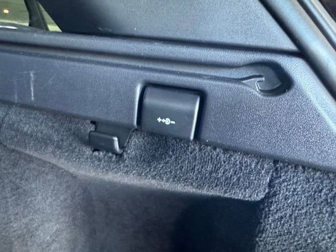 Used 2022 Land Rover Range Rover Sport SVR image 25