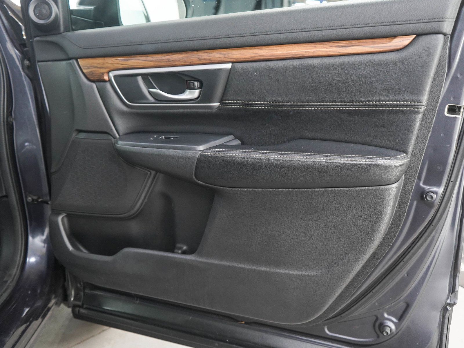 Used 2018 Honda CR-V EX image 9