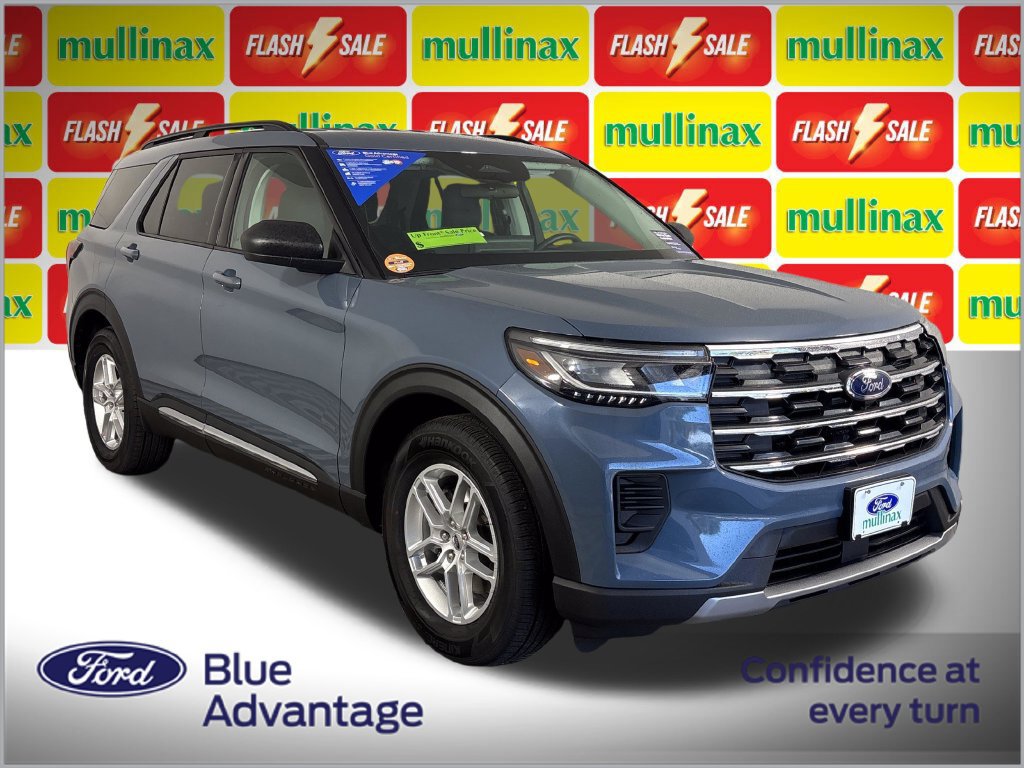 Certified 2025 Ford Explorer Active RWD image 2