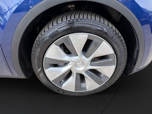 Used 2022 Tesla Model Y Long Range AWD/4WD image 24