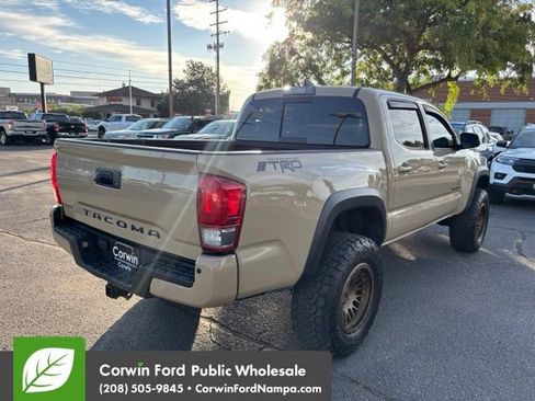 Used 2017 Toyota Tacoma TRD Off-Road w/ Premium & Technology Package AWD/4WD image 5