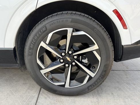 Used 2025 Chevrolet Equinox EV LT w/ Convenience Package image 6