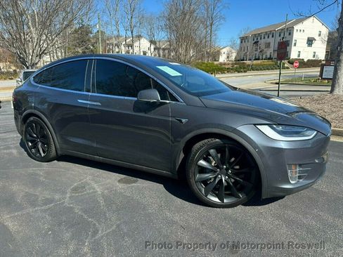 Used 2018 Tesla Model X 100D image 2
