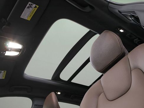 Certified 2025 Volvo XC60 B5 Plus w/ Protection Package Premier AWD/4WD image 33