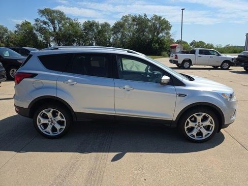 Used 2019 Ford Escape Titanium AWD/4WD image 9