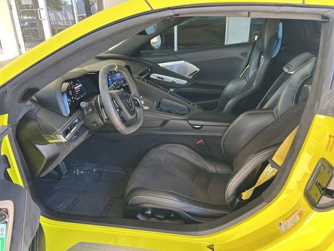 Used 2023 Chevrolet Corvette Stingray w/ Z51 Performance Package image 5