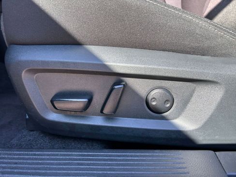 Used 2025 Nissan Rogue SV AWD/4WD image 22