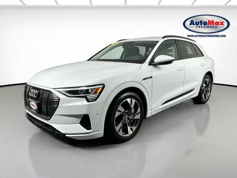 Used 2021 Audi e-tron Premium w/ Convenience Plus Package image 5