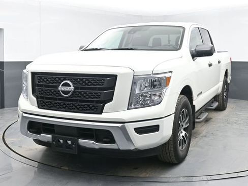 Used 2024 Nissan Titan SV w/ Accessory Utility Package image 5