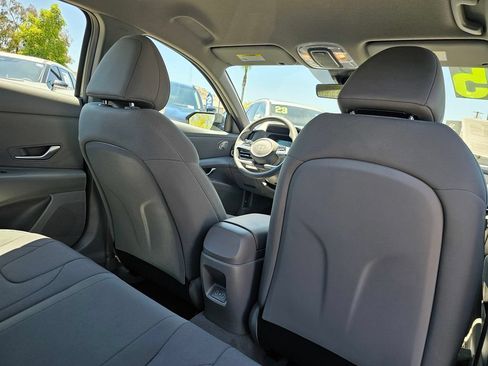 Certified 2025 Hyundai Elantra SE FWD image 16