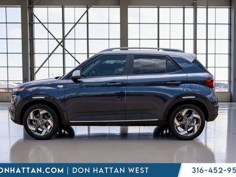 Used 2022 Hyundai Venue Limited FWD image 2