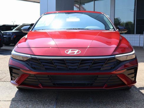 New 2025 Hyundai Elantra Sport image 8