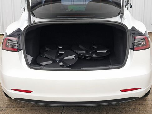 Used 2023 Tesla Model 3 Standard Range image 9