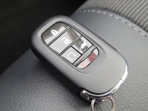 Used 2025 Honda Pilot EX-L image 35