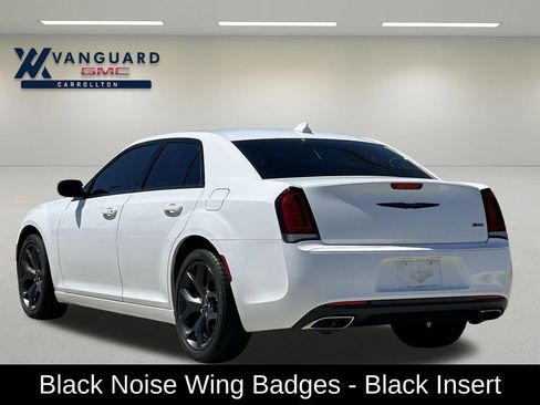 Used 2023 Chrysler 300 Touring w/ Sport Appearance Package image 7