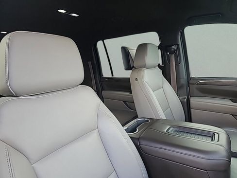 Used 2021 Chevrolet Suburban Z71 w/ Rear Media and Nav Package image 33