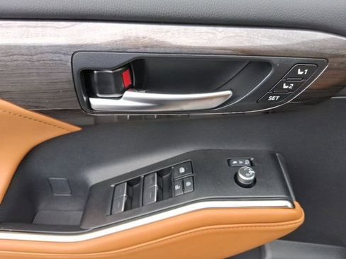 New 2026 Toyota Highlander Platinum AWD/4WD image 14