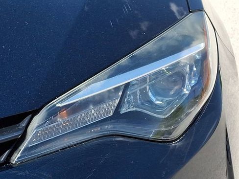 Used 2019 Toyota Corolla LE w/ LE Premium Package w/Moonroof FWD image 12