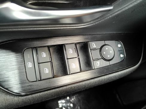 Used 2025 Nissan Kicks SV FWD image 32