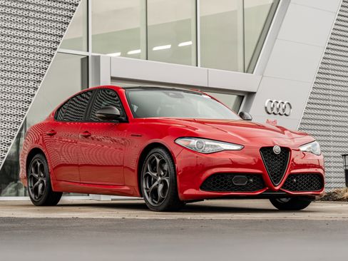 Used 2023 Alfa Romeo Giulia Estrema image 1