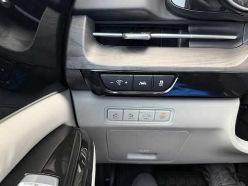 Used 2024 Kia Carnival EX FWD image 34