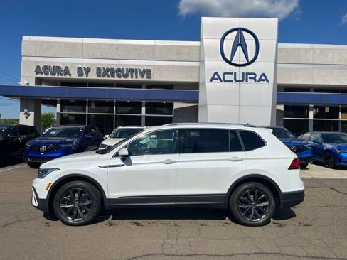 Used 2023 Volkswagen Tiguan SE AWD/4WD image 1