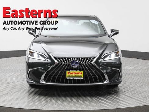 Used 2022 Lexus ES 300h w/ Premium Package image 2