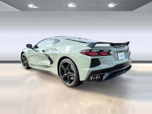 Used 2024 Chevrolet Corvette Stingray Preferred Cpe w/ Z51 Performance Package RWD image 3